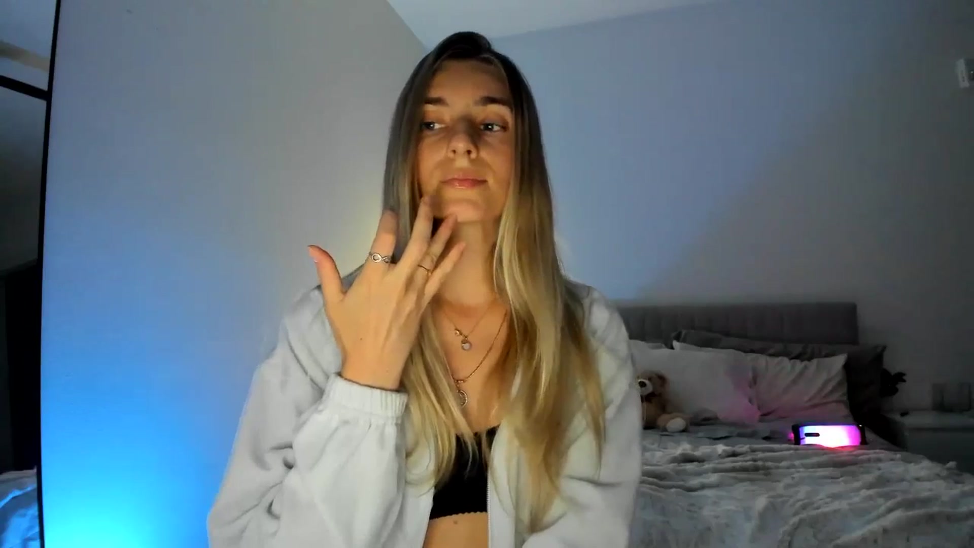 Gallery image thumbnail from Vodka_Queen's myfreecams stream on, 11/24/2024, 07:30 image 18 of 20