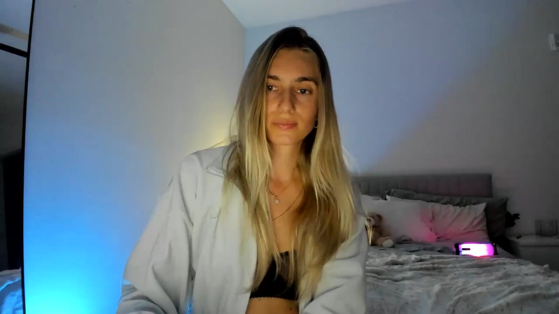 Gallery image thumbnail from Vodka_Queen's myfreecams stream on, 11/24/2024, 07:30 image 16 of 20