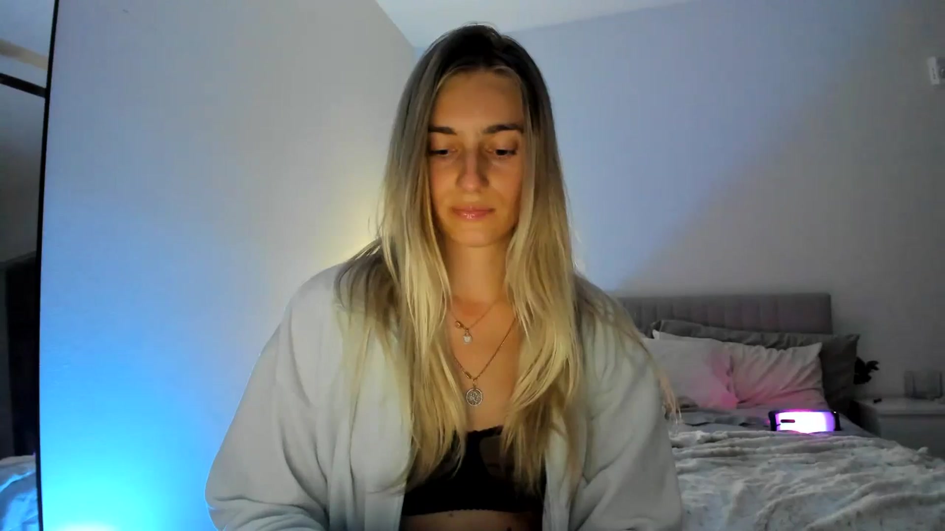 Gallery image thumbnail from Vodka_Queen's myfreecams stream on, 11/24/2024, 07:30 image 15 of 20