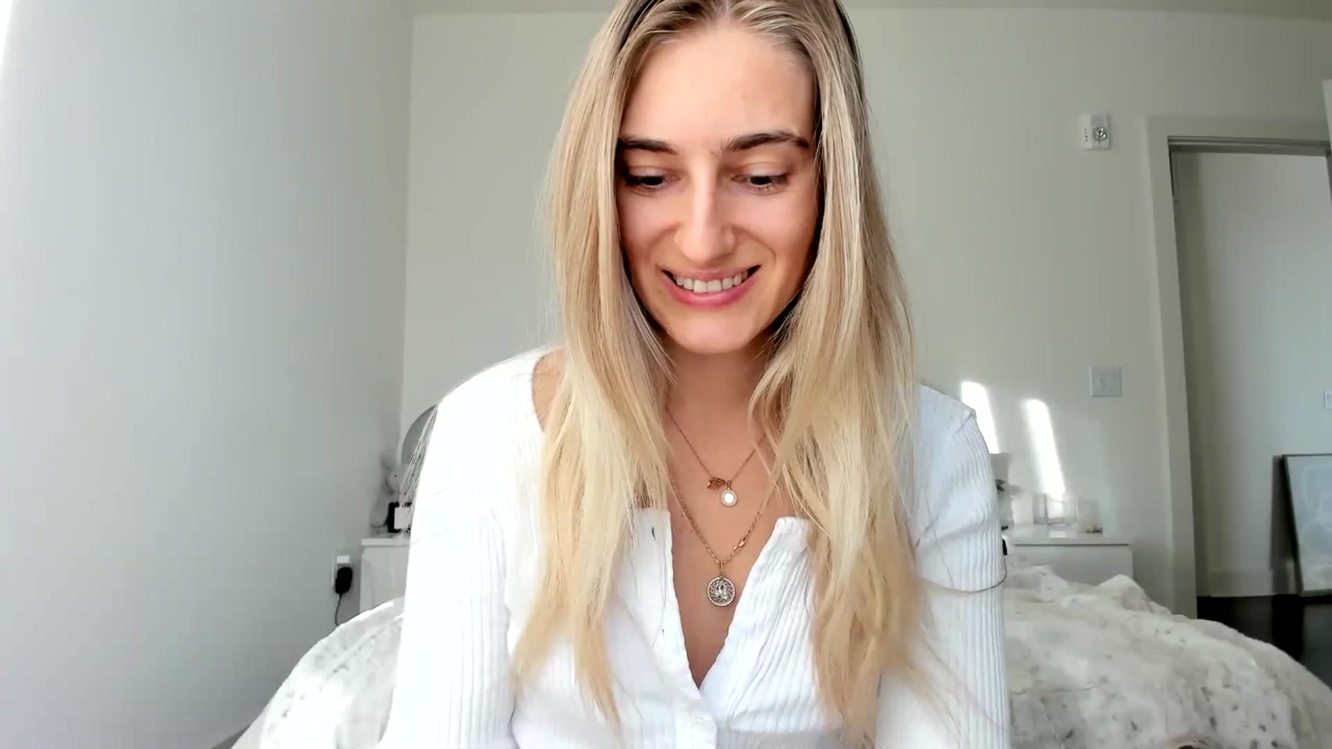 Gallery image thumbnail from Vodka_Queen's myfreecams stream on, 11/24/2024, 23:00 image 17 of 20