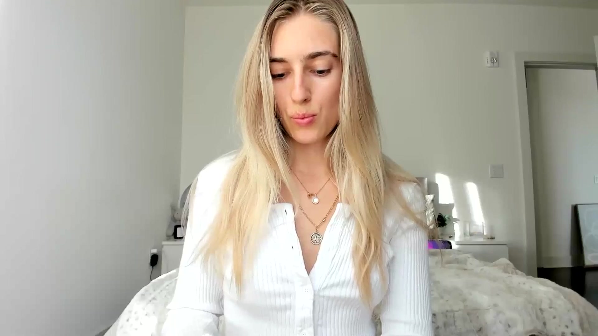 Gallery image thumbnail from Vodka_Queen's myfreecams stream on, 11/24/2024, 23:00 image 14 of 20