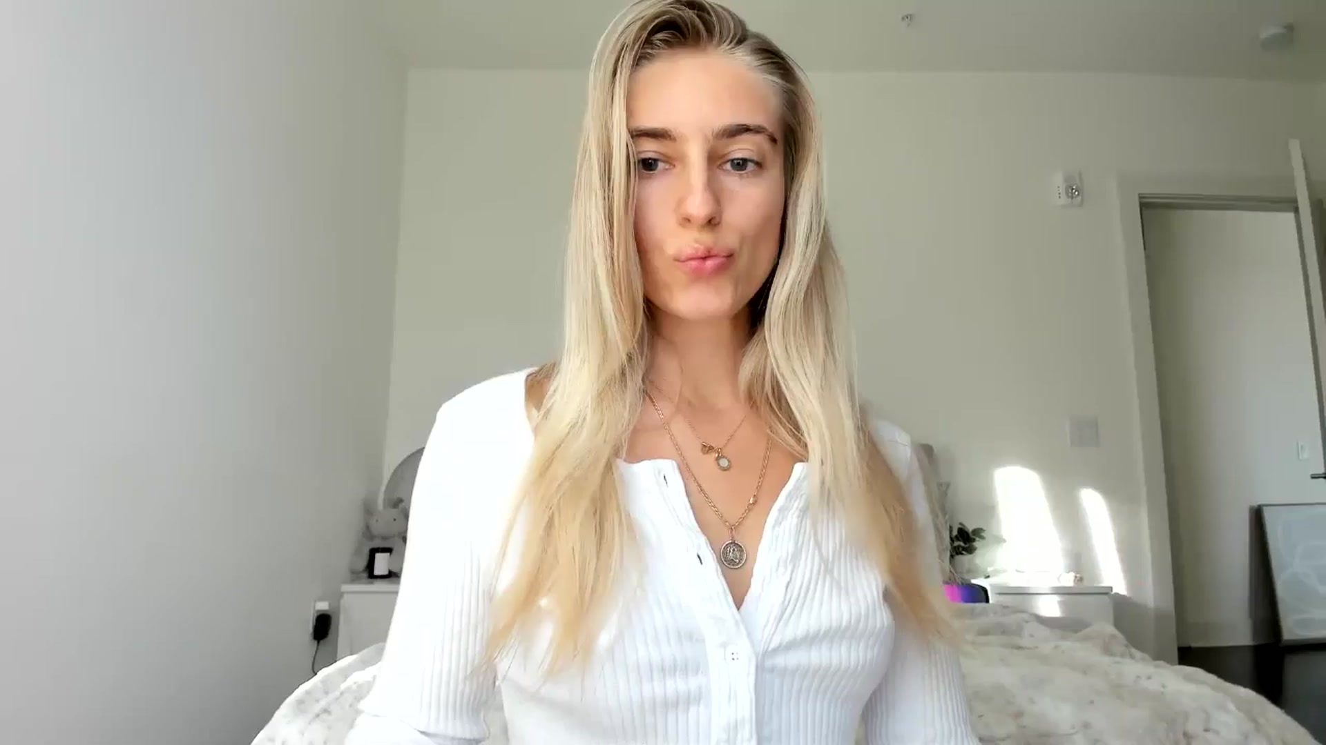 Gallery image thumbnail from Vodka_Queen's myfreecams stream on, 11/24/2024, 23:00 image 1 of 20