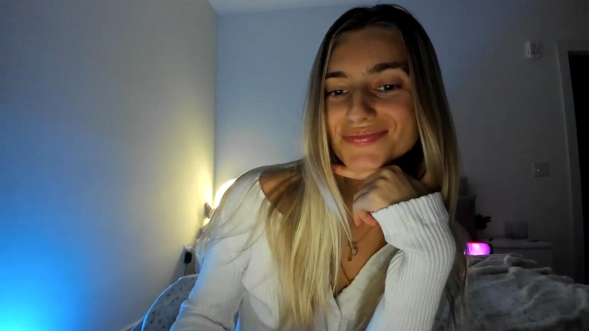 Gallery image thumbnail from Vodka_Queen's myfreecams stream on, 11/25/2024, 01:20 image 15 of 20