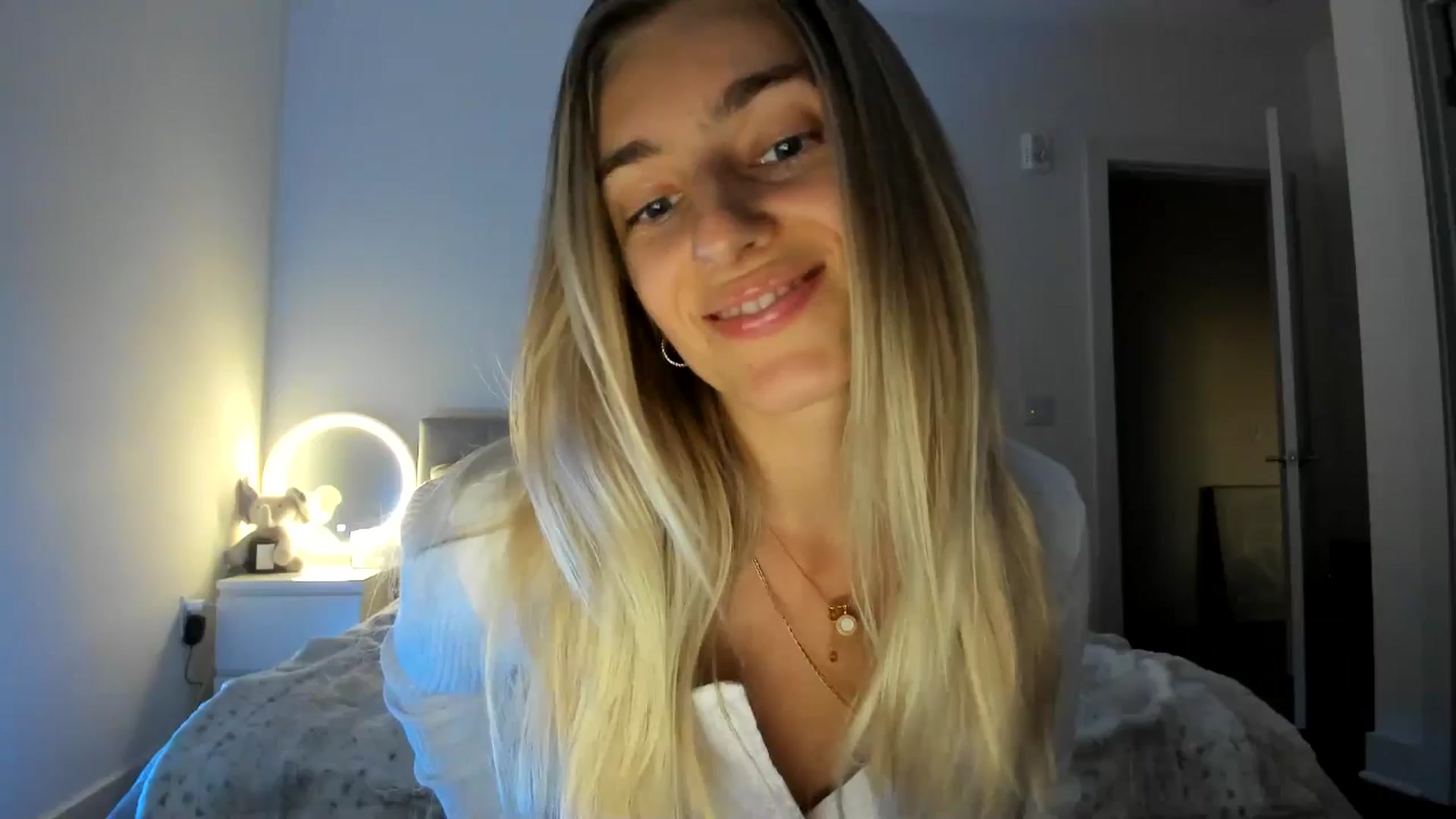 Gallery image thumbnail from Vodka_Queen's myfreecams stream on, 11/25/2024, 01:20 image 1 of 20