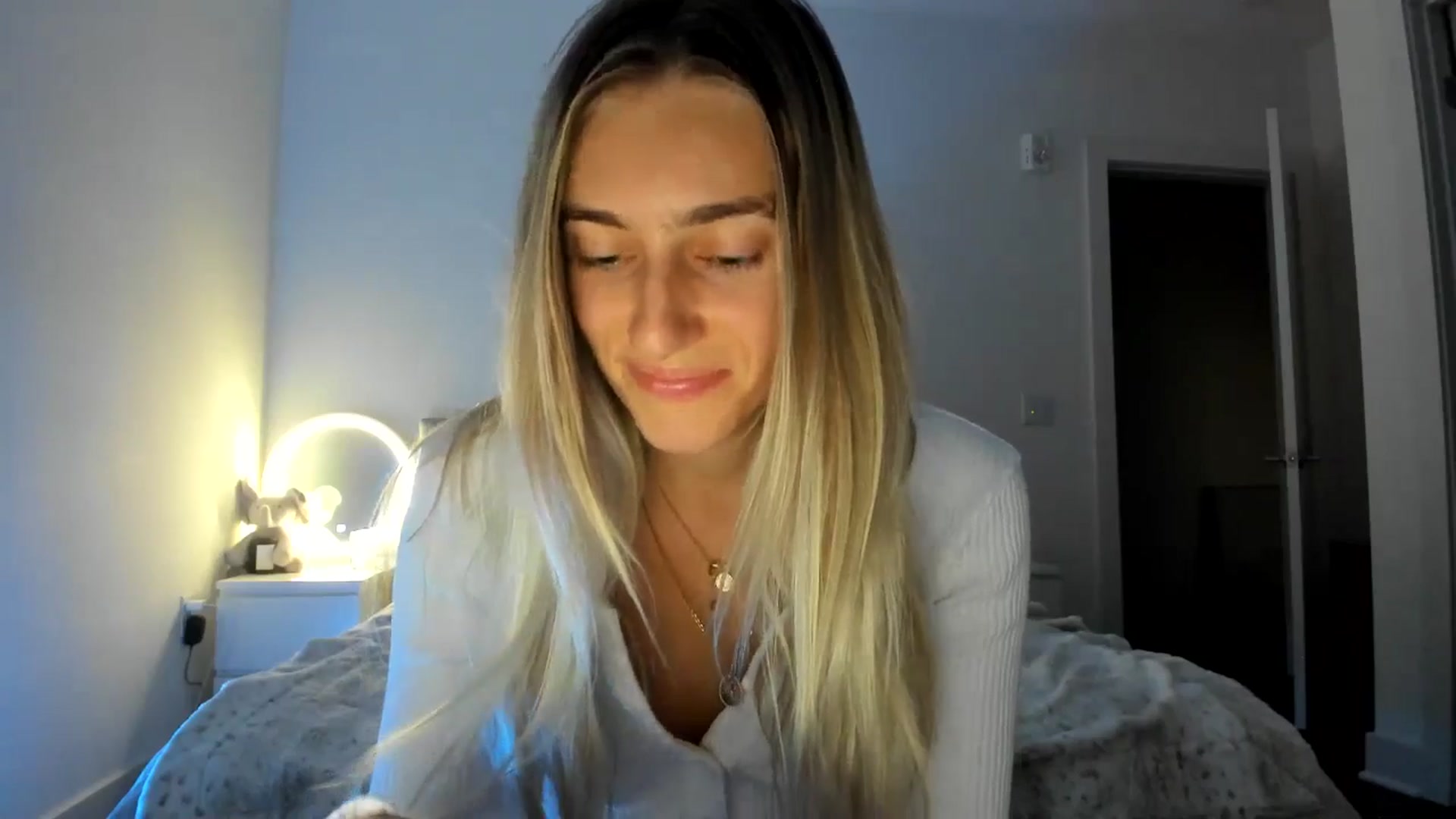 Gallery image thumbnail from Vodka_Queen's myfreecams stream on, 11/25/2024, 01:20 image 8 of 20