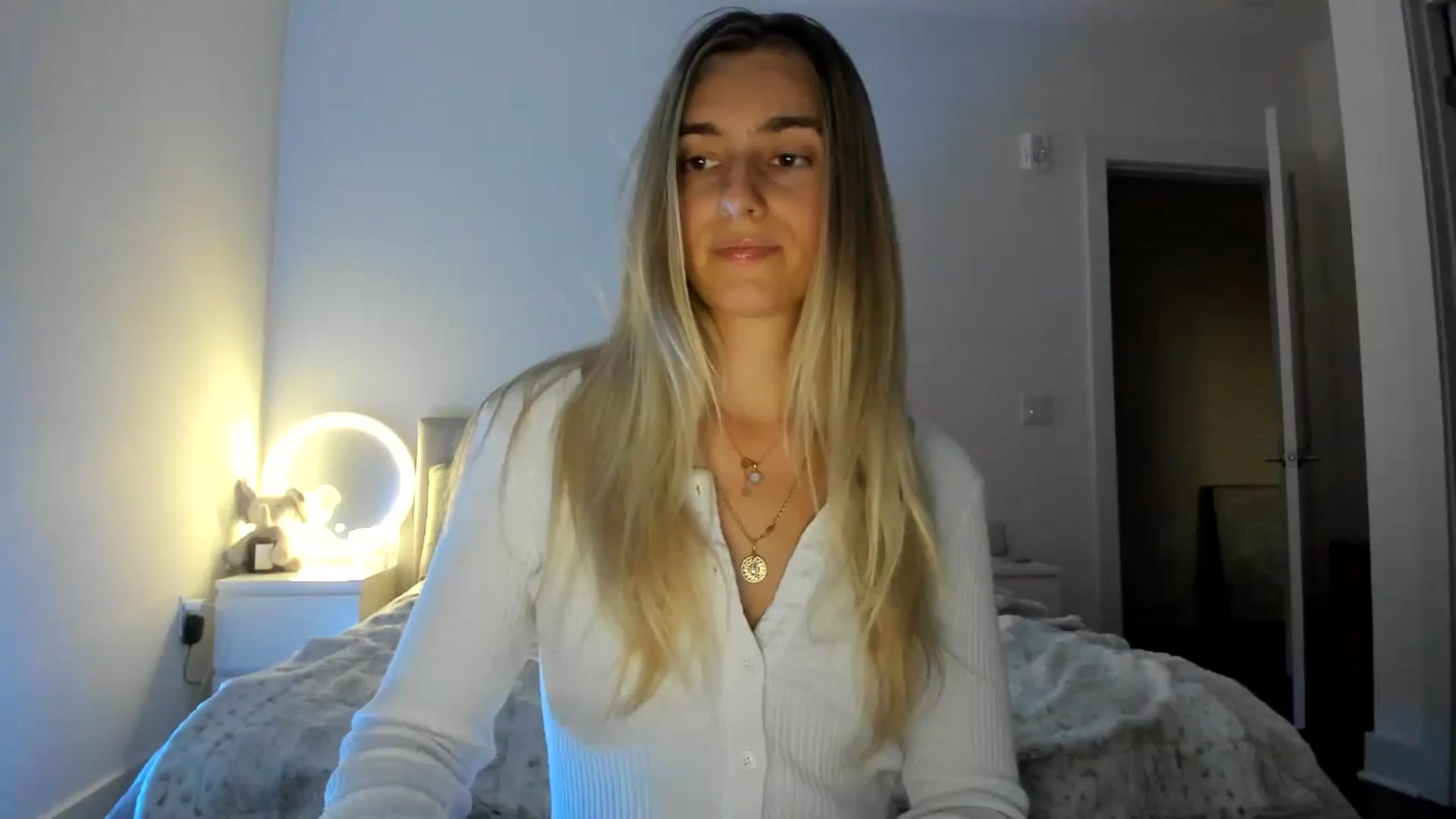 Gallery image thumbnail from Vodka_Queen's myfreecams stream on, 11/25/2024, 01:20 image 4 of 20