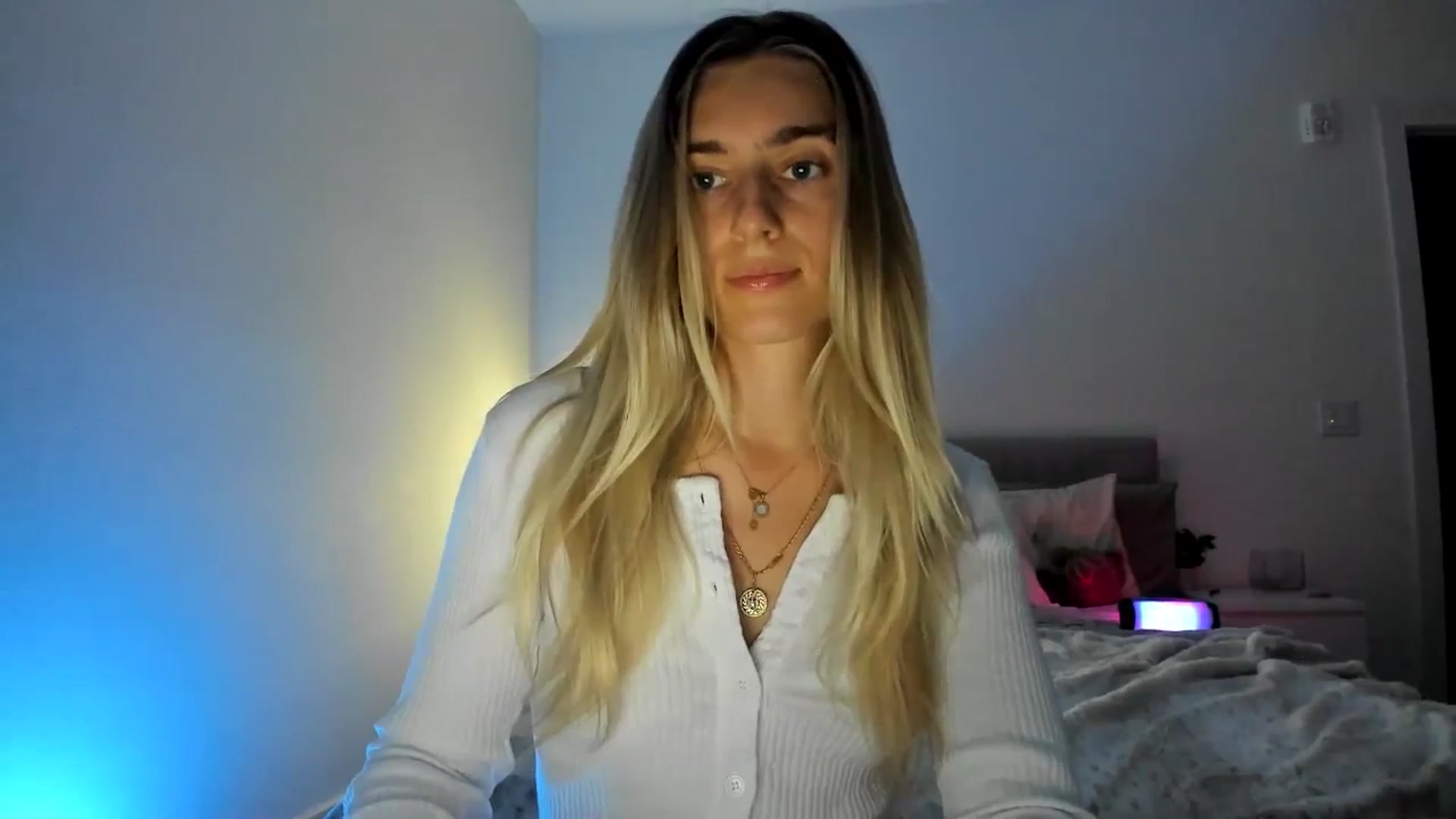 Gallery image thumbnail from Vodka_Queen's myfreecams stream on, 11/25/2024, 01:20 image 20 of 20