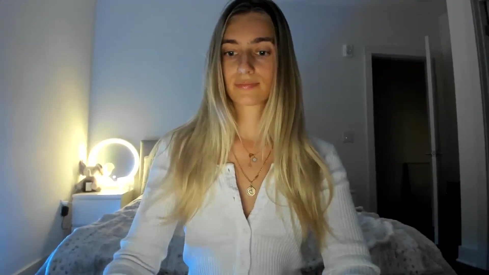 Gallery image thumbnail from Vodka_Queen's myfreecams stream on, 11/25/2024, 01:20 image 6 of 20