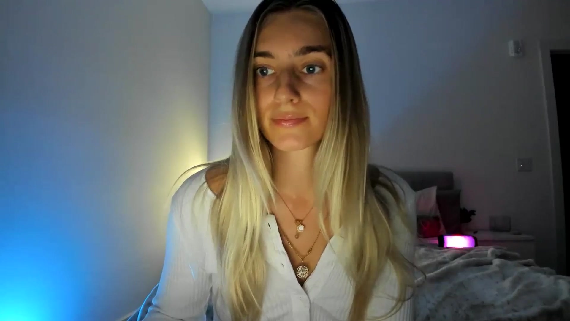 Gallery image thumbnail from Vodka_Queen's myfreecams stream on, 11/25/2024, 01:20 image 16 of 20