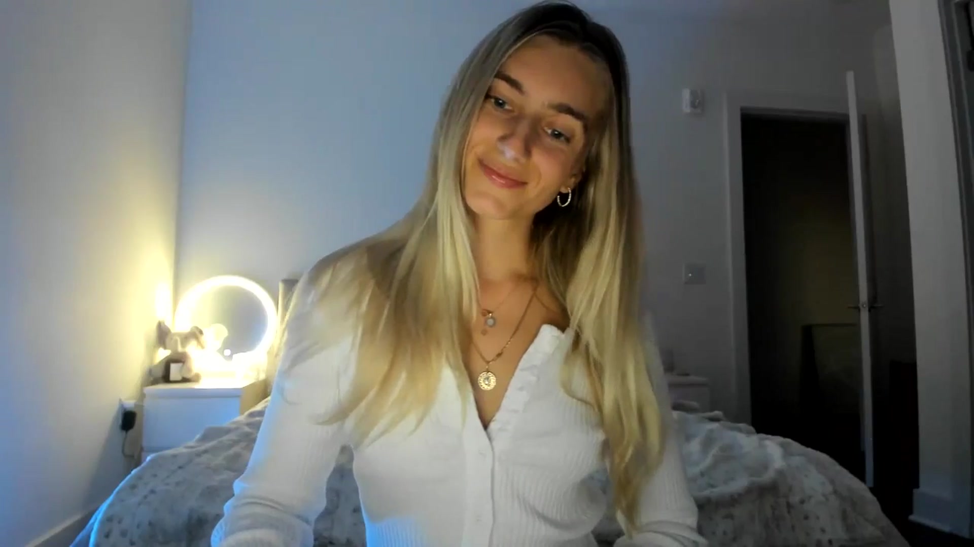Gallery image thumbnail from Vodka_Queen's myfreecams stream on, 11/25/2024, 01:20 image 5 of 20