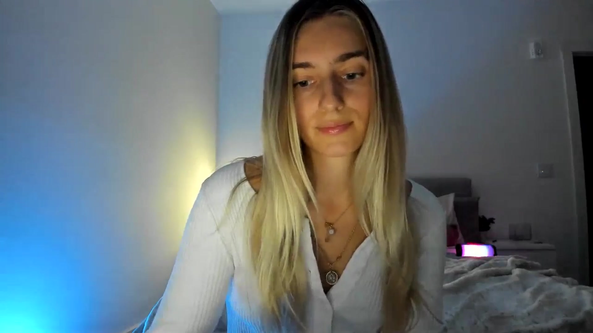 Gallery image thumbnail from Vodka_Queen's myfreecams stream on, 11/25/2024, 01:20 image 19 of 20