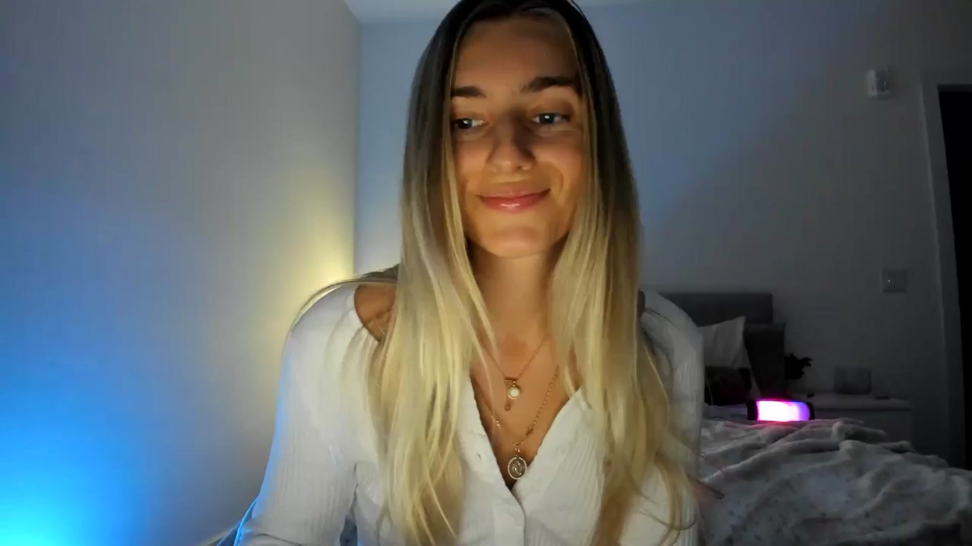 Gallery image thumbnail from Vodka_Queen's myfreecams stream on, 11/25/2024, 01:20 image 17 of 20