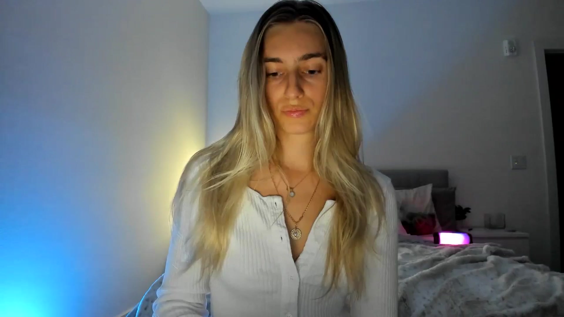 Gallery image thumbnail from Vodka_Queen's myfreecams stream on, 11/25/2024, 01:38 image 16 of 20
