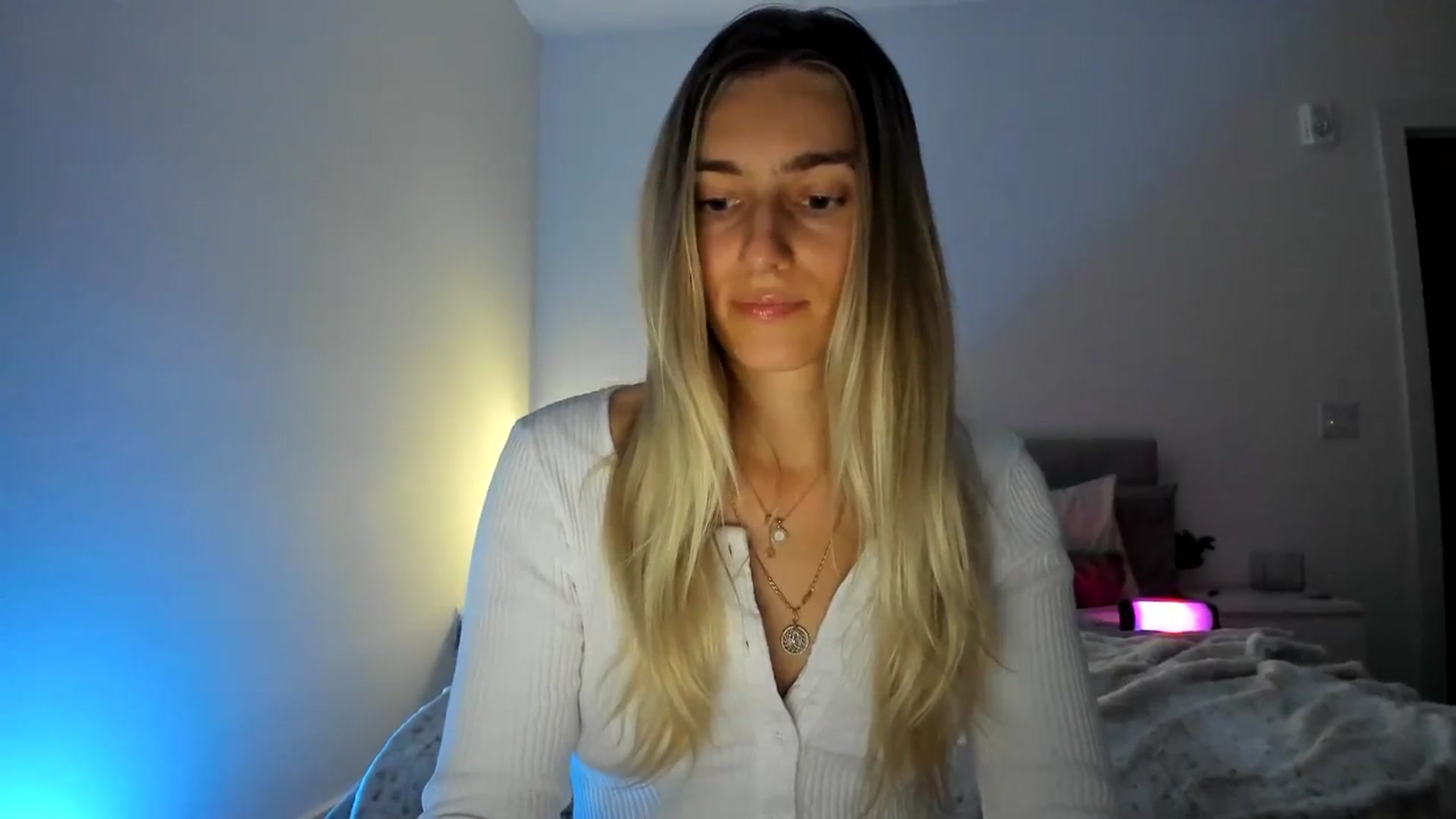 Gallery image thumbnail from Vodka_Queen's myfreecams stream on, 11/25/2024, 01:38 image 14 of 20