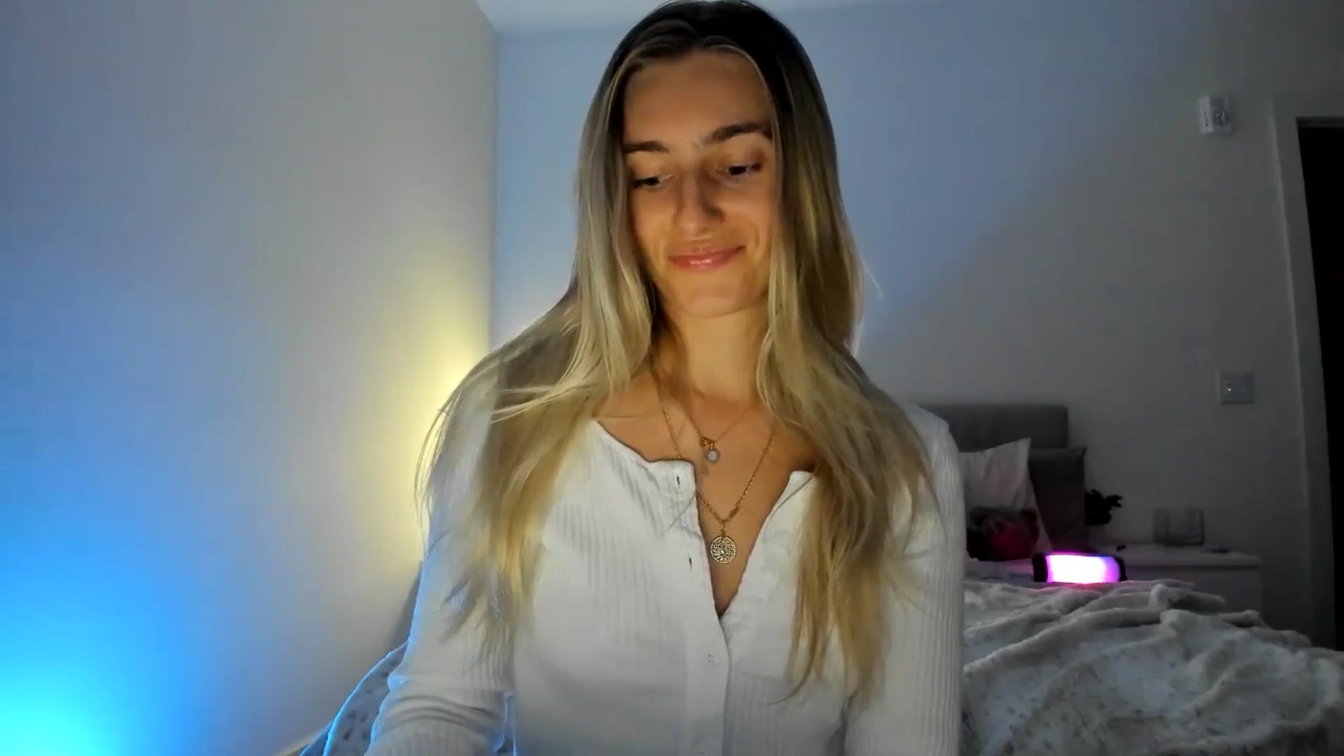 Gallery image thumbnail from Vodka_Queen's myfreecams stream on, 11/25/2024, 01:38 image 15 of 20