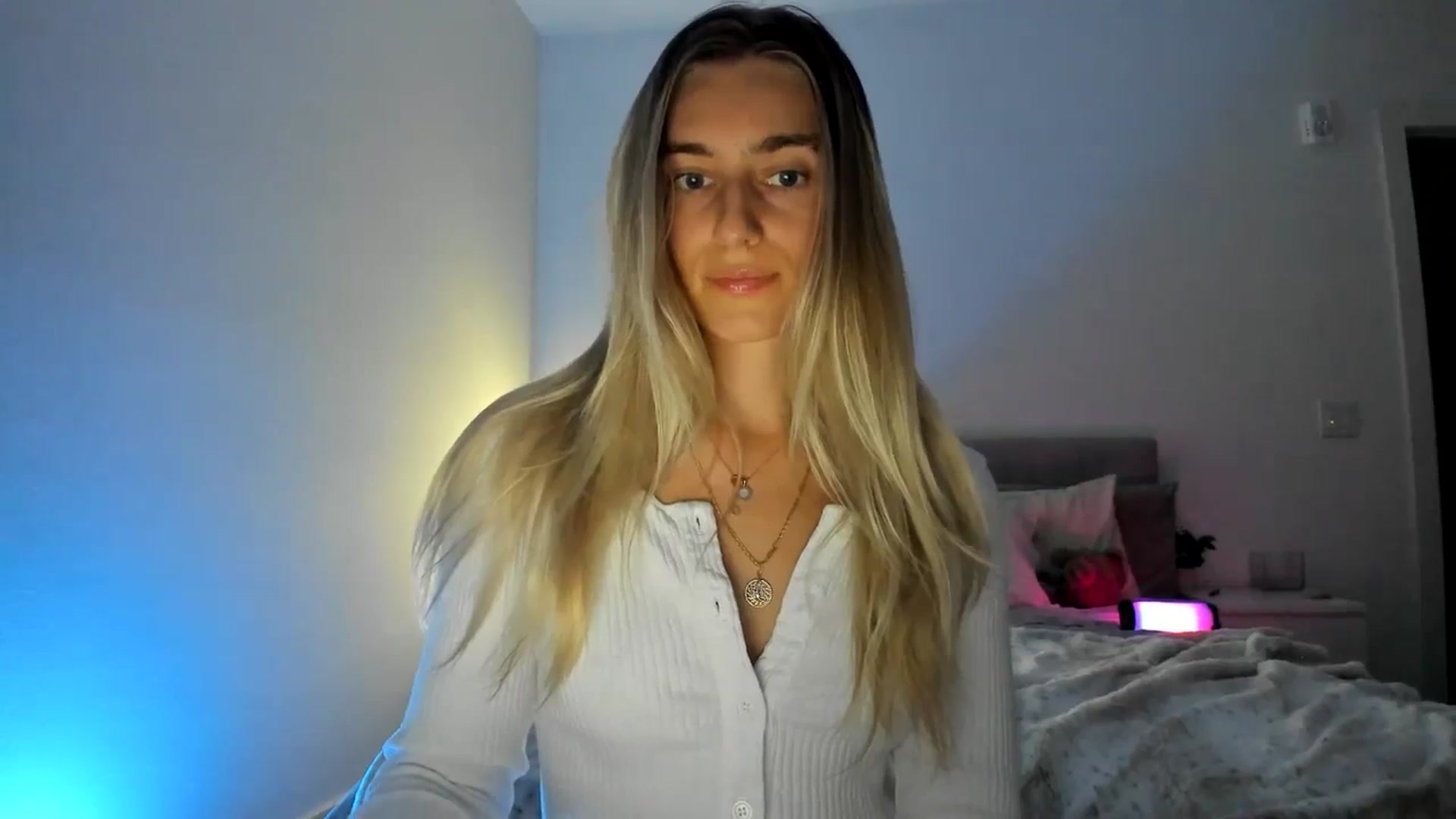 Gallery image thumbnail from Vodka_Queen's myfreecams stream on, 11/25/2024, 01:38 image 18 of 20