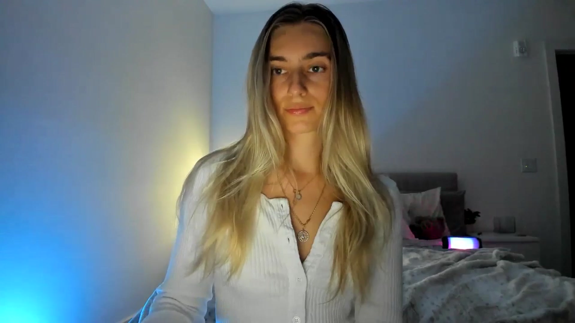 Gallery image thumbnail from Vodka_Queen's myfreecams stream on, 11/25/2024, 01:38 image 17 of 20