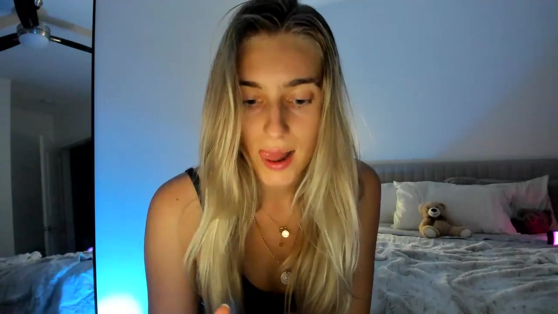 Gallery image thumbnail from Vodka_Queen's myfreecams stream on, 11/25/2024, 04:17 image 6 of 20