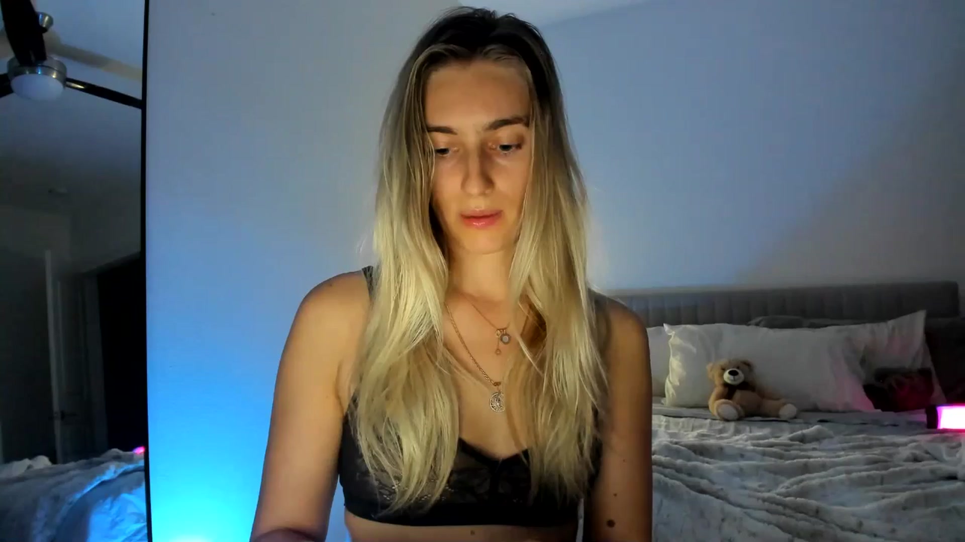 Gallery image thumbnail from Vodka_Queen's myfreecams stream on, 11/25/2024, 04:17 image 13 of 20