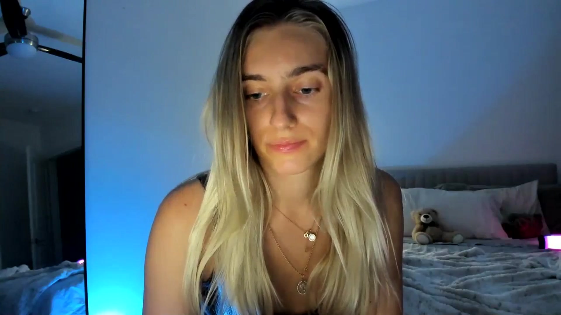 Gallery image thumbnail from Vodka_Queen's myfreecams stream on, 11/25/2024, 04:17 image 11 of 20
