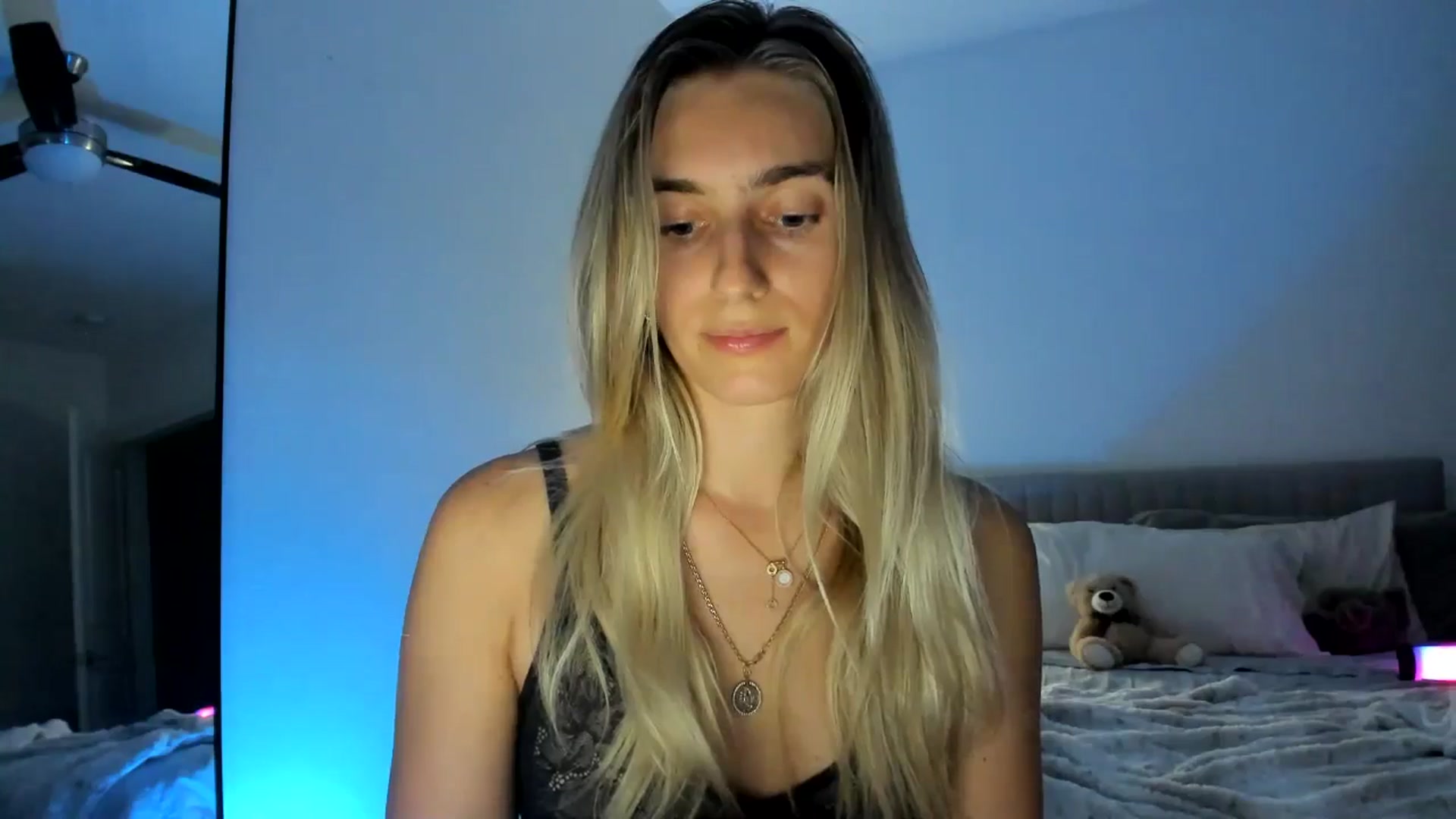 Gallery image thumbnail from Vodka_Queen's myfreecams stream on, 11/25/2024, 04:17 image 14 of 20