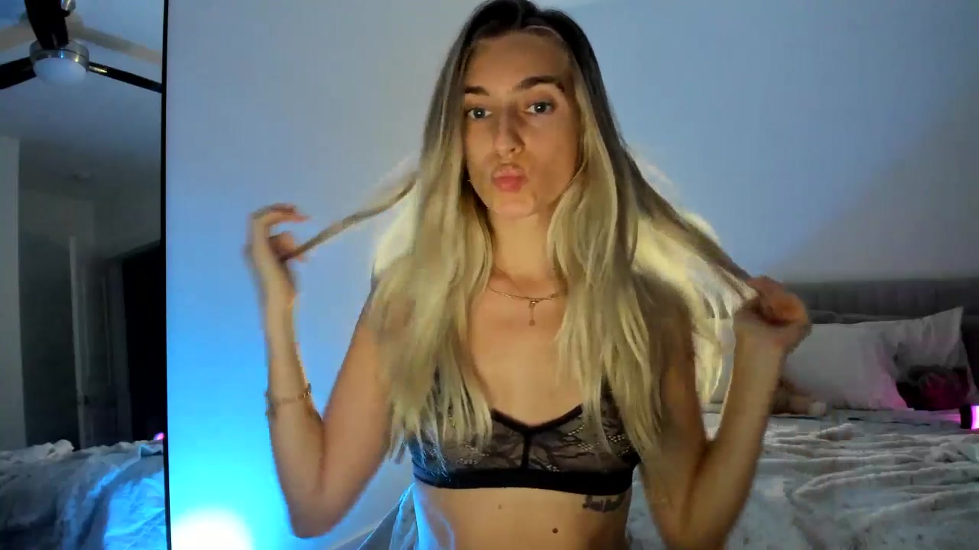 Gallery image thumbnail from Vodka_Queen's myfreecams stream on, 11/25/2024, 04:17 image 3 of 20