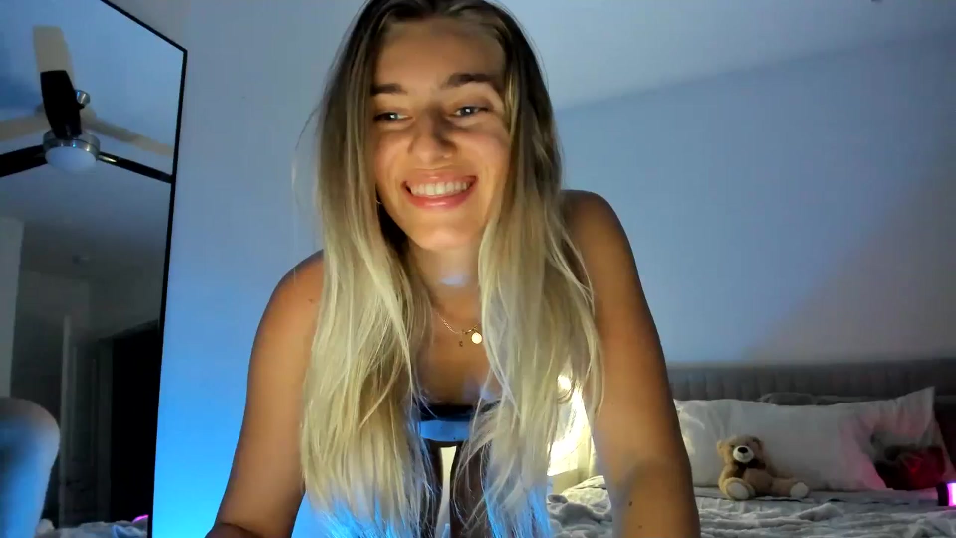 Gallery image thumbnail from Vodka_Queen's myfreecams stream on, 11/25/2024, 04:17 image 1 of 20
