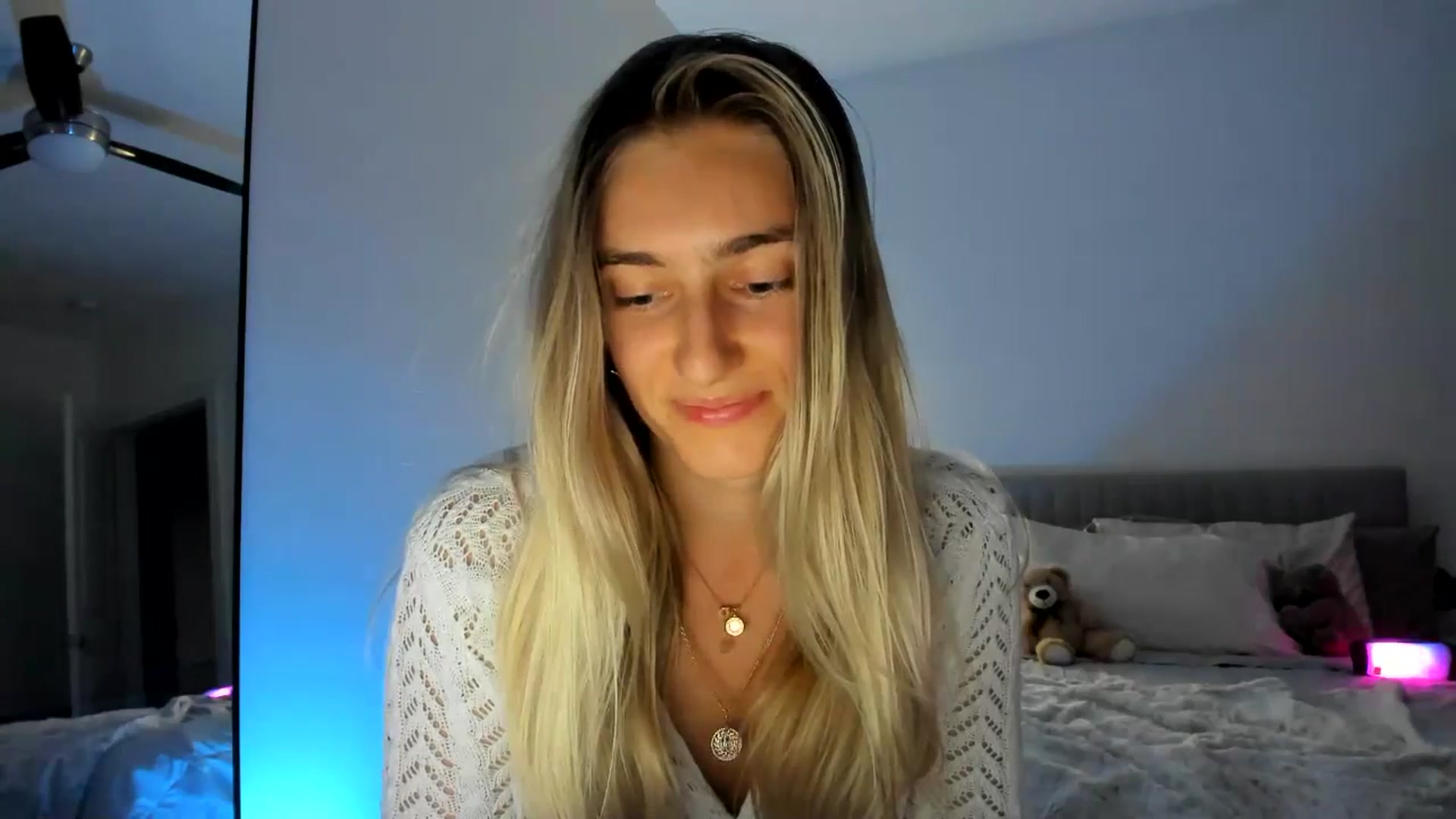 Gallery image thumbnail from Vodka_Queen's myfreecams stream on, 11/26/2024, 01:21 image 19 of 20
