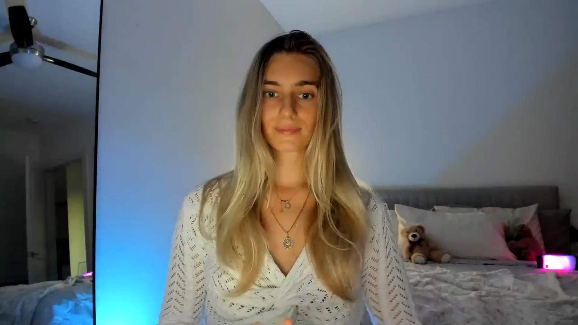 Gallery image thumbnail from Vodka_Queen's myfreecams stream on, 11/26/2024, 01:21 image 16 of 20