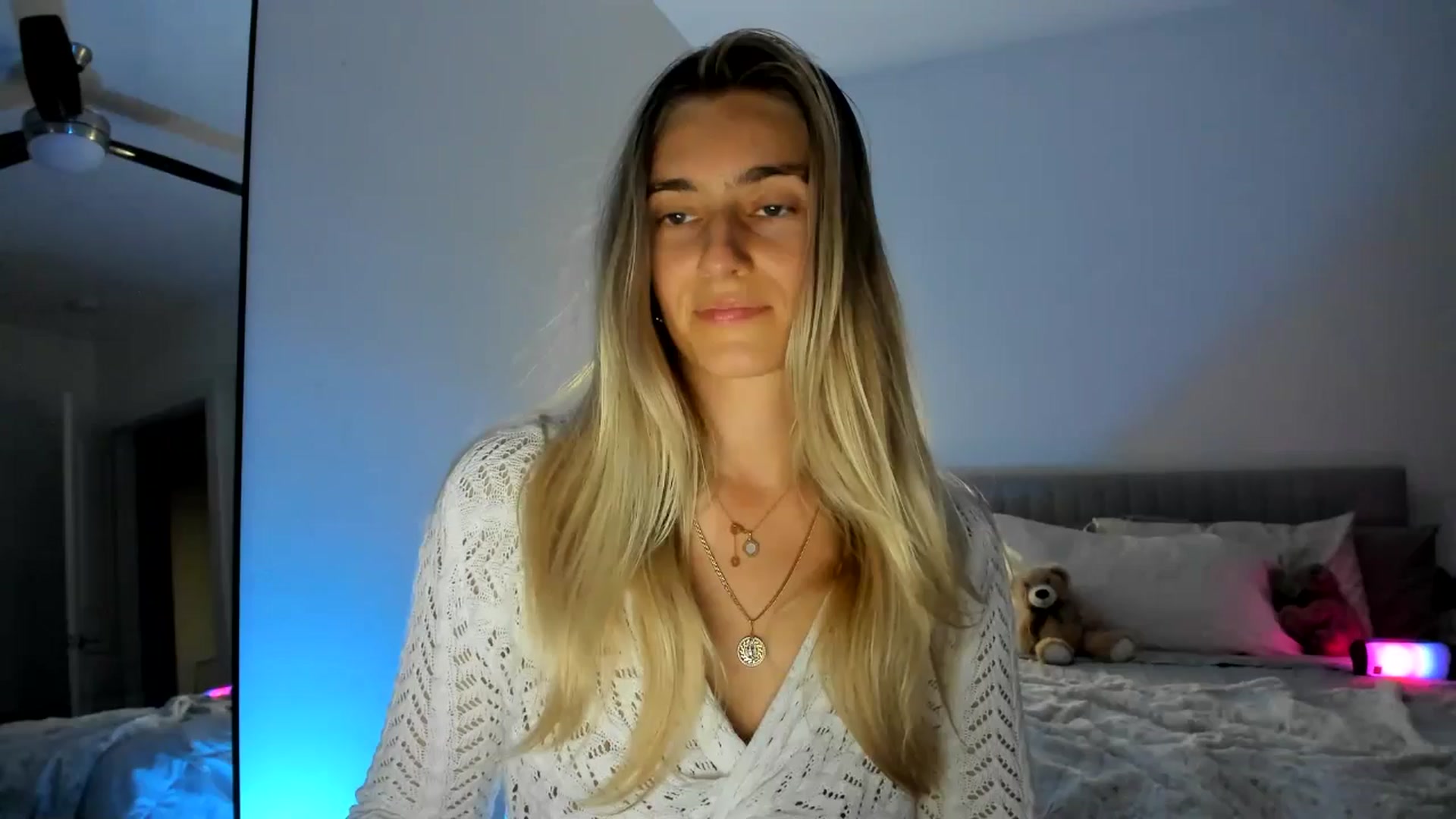 Gallery image thumbnail from Vodka_Queen's myfreecams stream on, 11/26/2024, 01:21 image 18 of 20