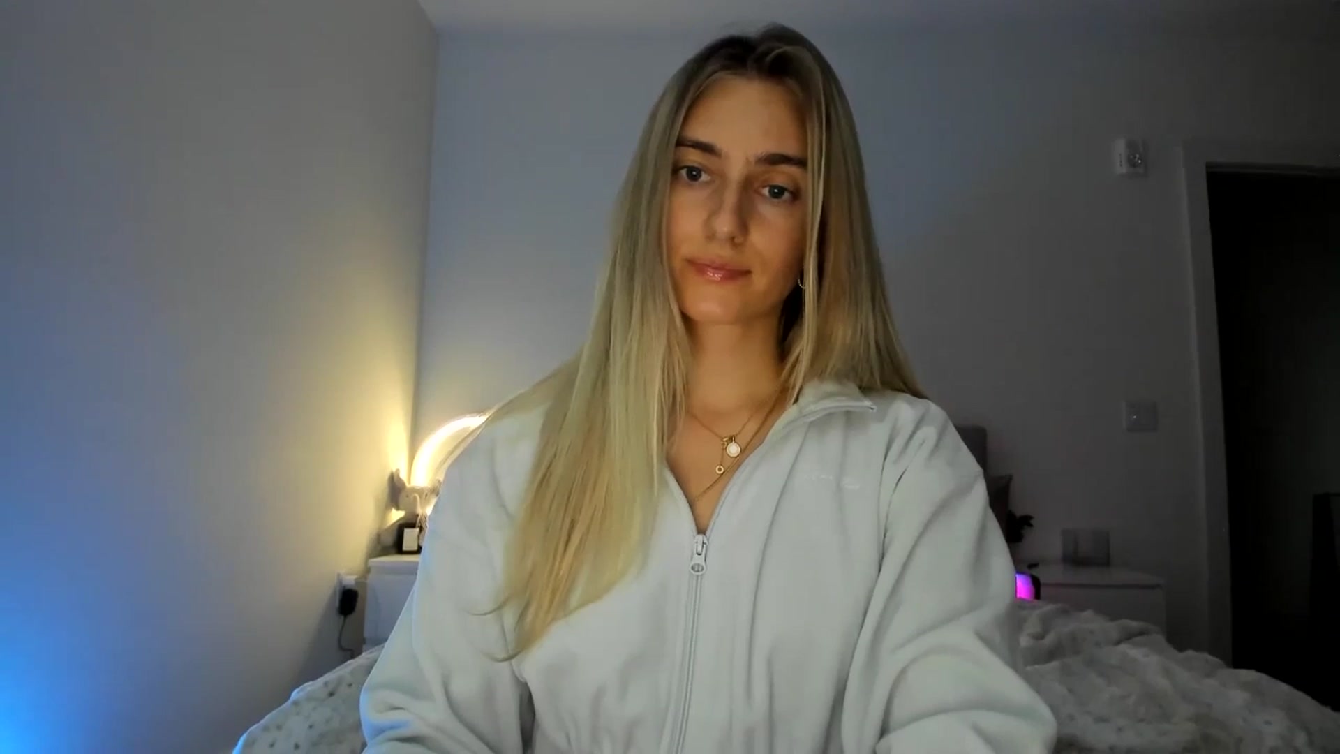 Gallery image thumbnail from Vodka_Queen's myfreecams stream on, 11/27/2024, 24:56 image 14 of 20