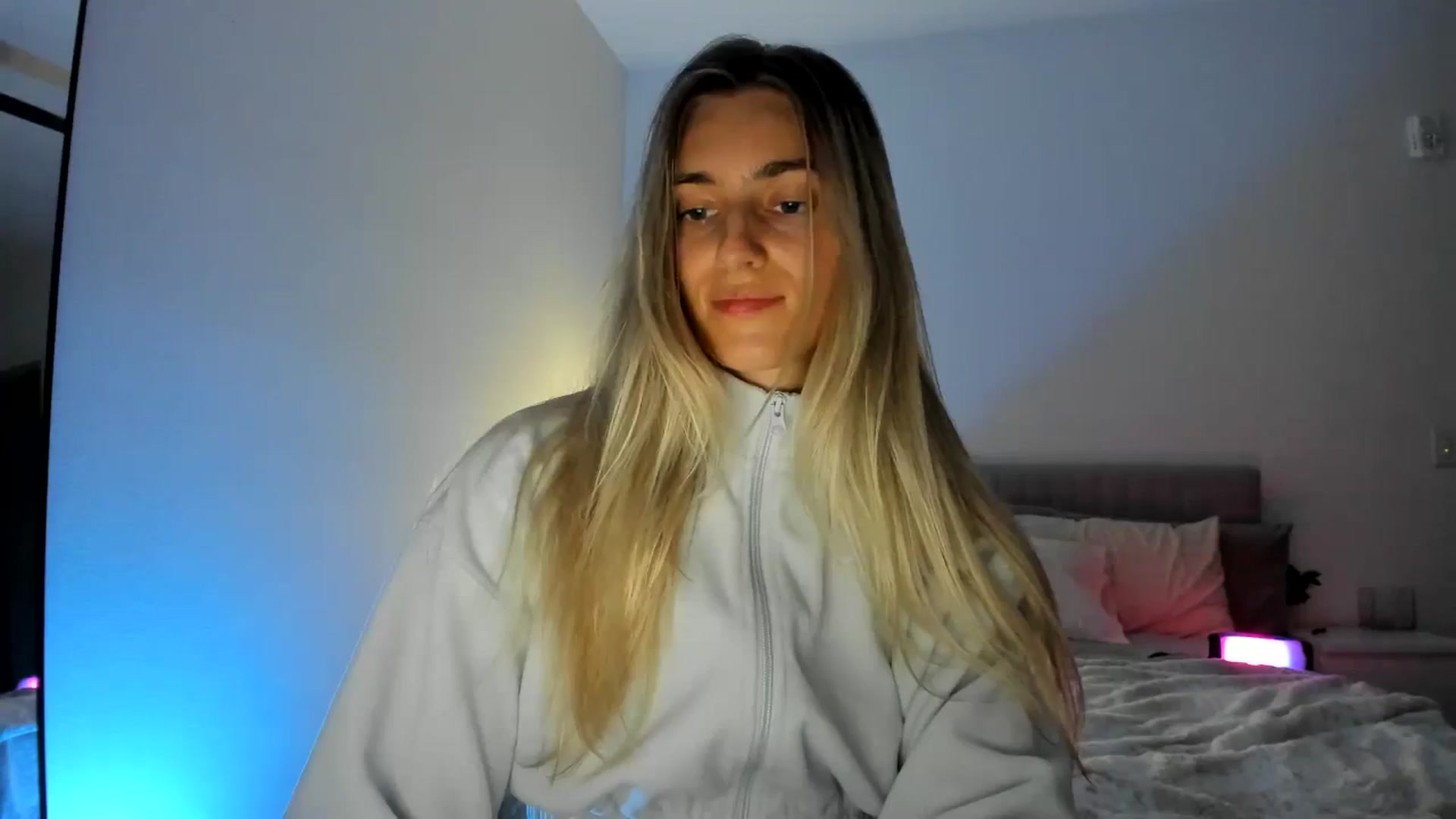 Gallery image thumbnail from Vodka_Queen's myfreecams stream on, 11/27/2024, 24:56 image 19 of 20