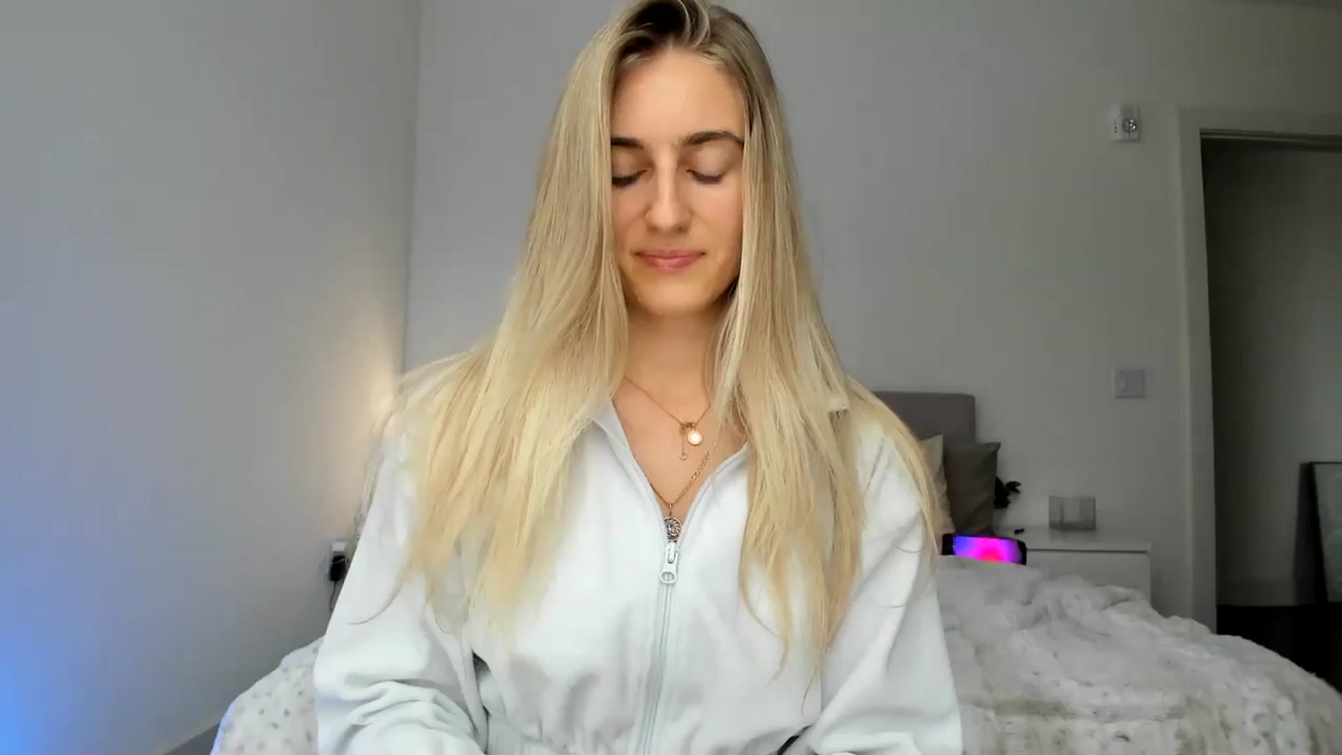 Gallery image thumbnail from Vodka_Queen's myfreecams stream on, 11/27/2024, 24:56 image 5 of 20