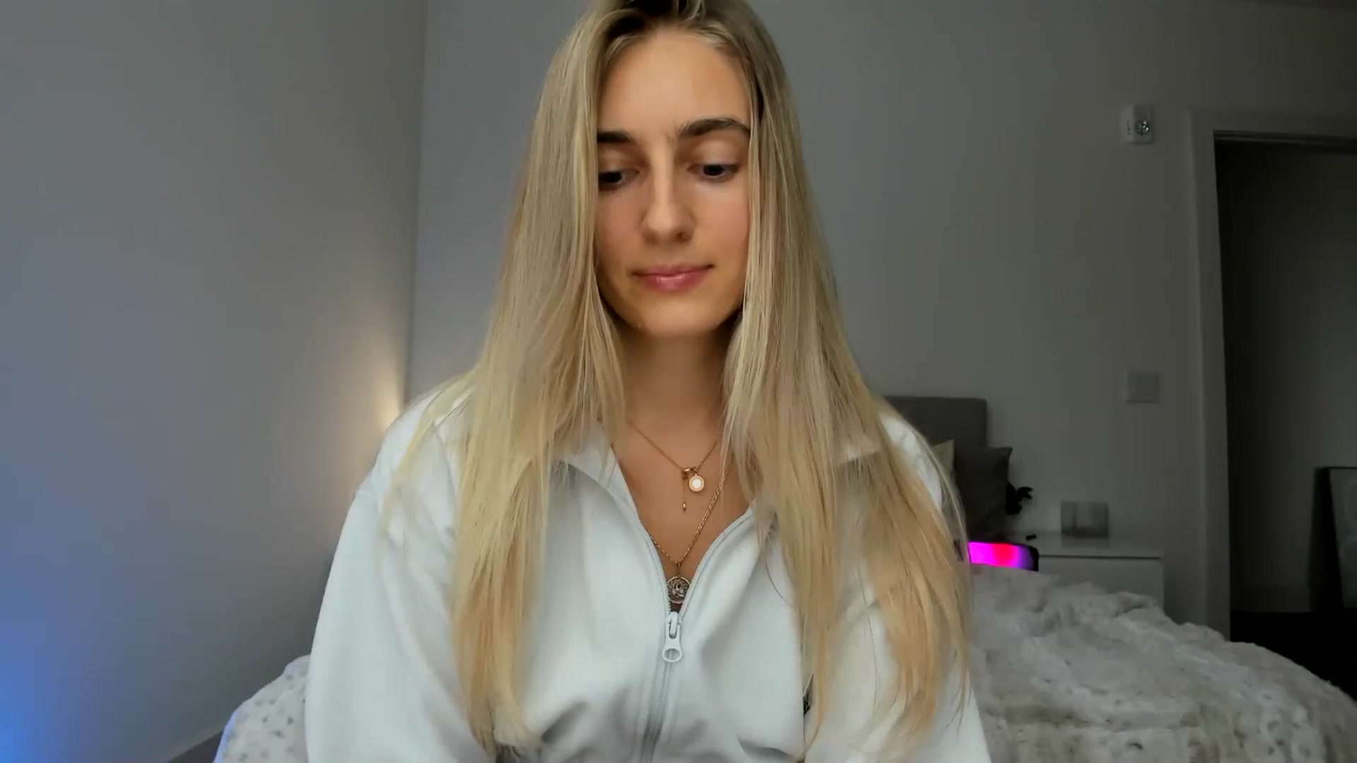 Gallery image thumbnail from Vodka_Queen's myfreecams stream on, 11/27/2024, 24:56 image 6 of 20