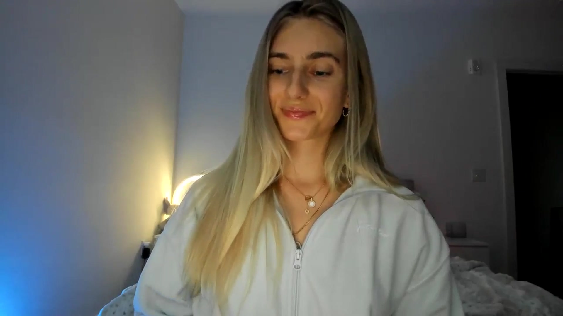 Gallery image thumbnail from Vodka_Queen's myfreecams stream on, 11/27/2024, 24:56 image 15 of 20