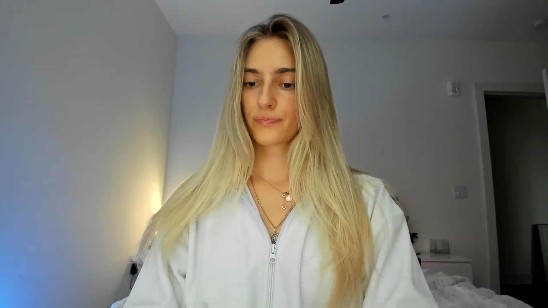 Gallery image thumbnail from Vodka_Queen's myfreecams stream on, 11/27/2024, 24:56 image 12 of 20
