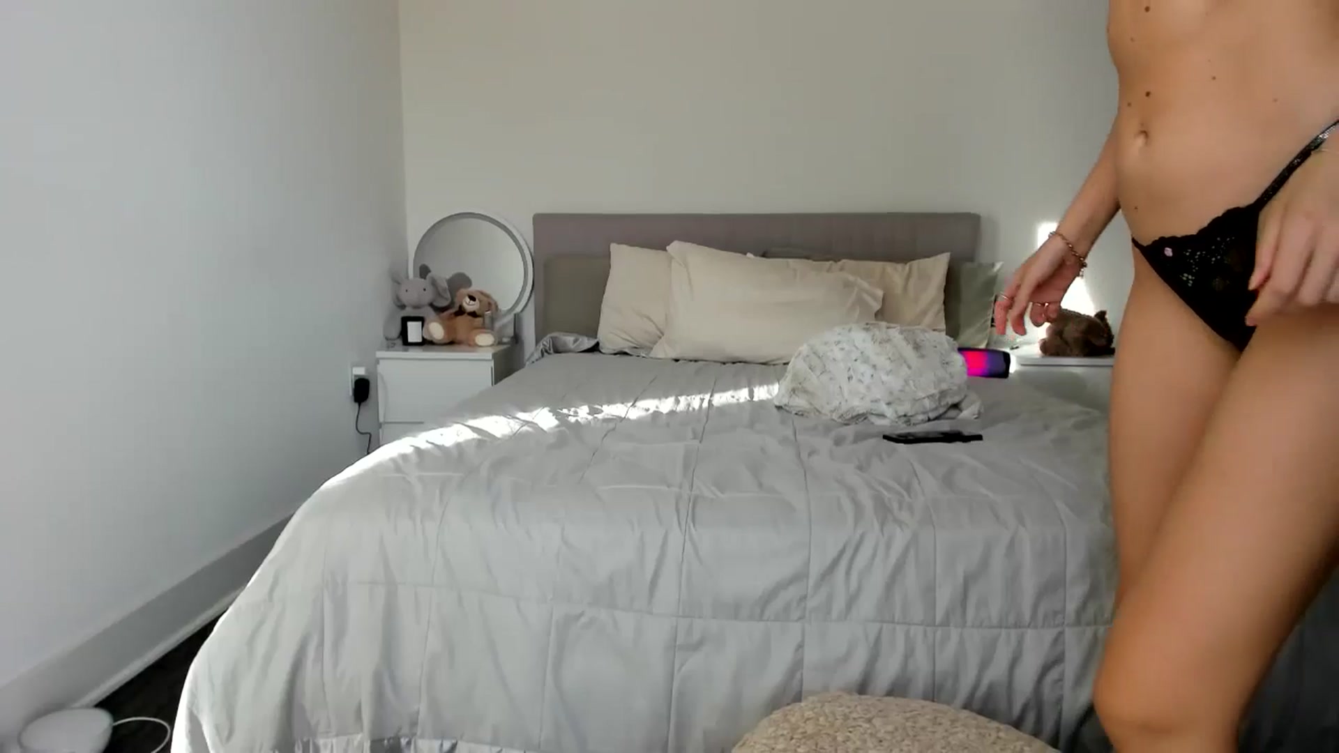 Gallery image thumbnail from Vodka_Queen's myfreecams stream on, 11/27/2024, 22:54 image 19 of 20