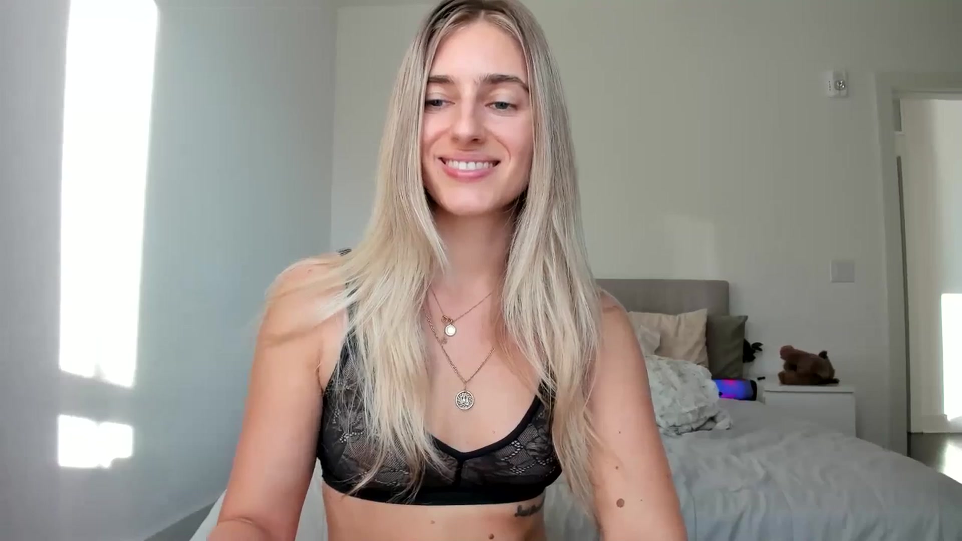 Gallery image thumbnail from Vodka_Queen's myfreecams stream on, 11/27/2024, 23:58 image 12 of 20