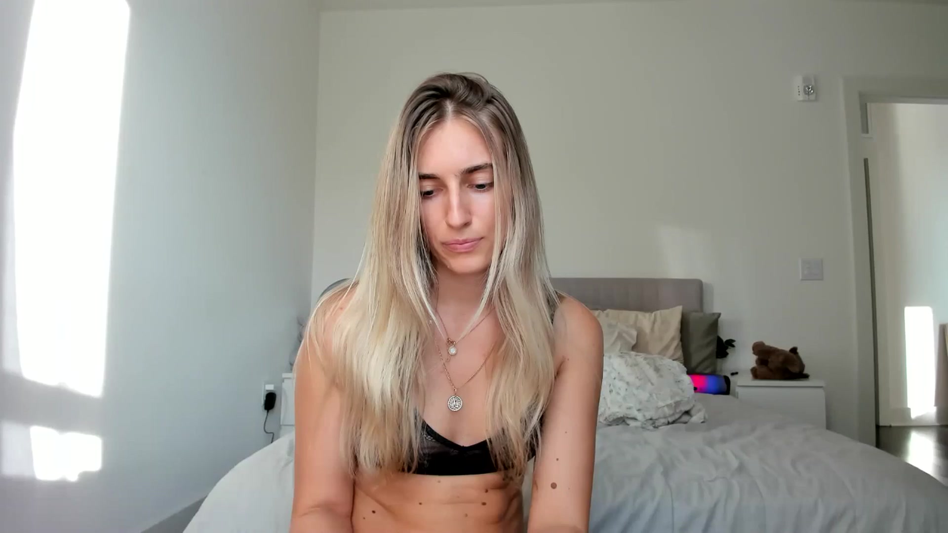 Gallery image thumbnail from Vodka_Queen's myfreecams stream on, 11/27/2024, 23:58 image 10 of 20
