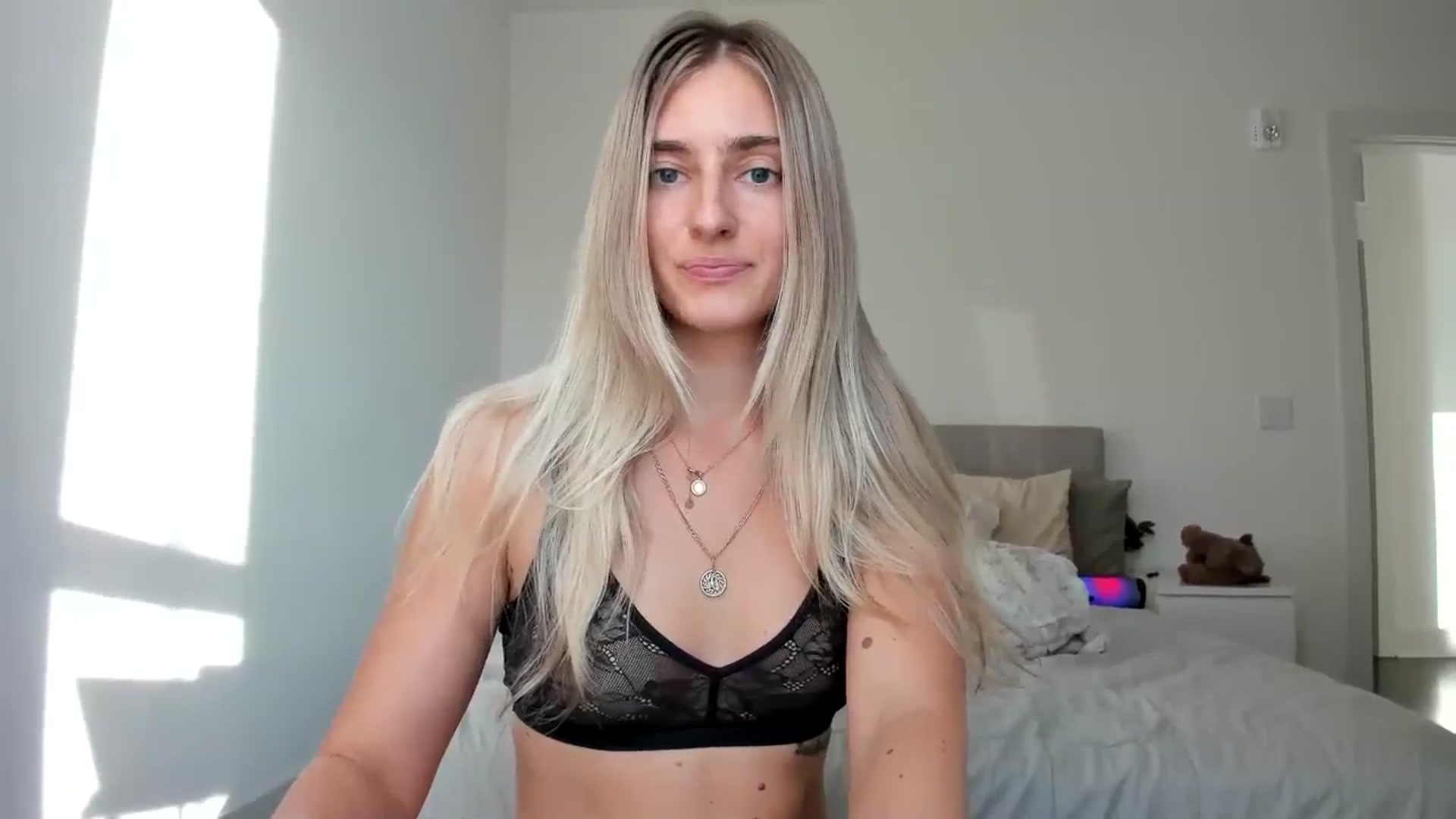 Gallery image thumbnail from Vodka_Queen's myfreecams stream on, 11/27/2024, 23:58 image 15 of 20