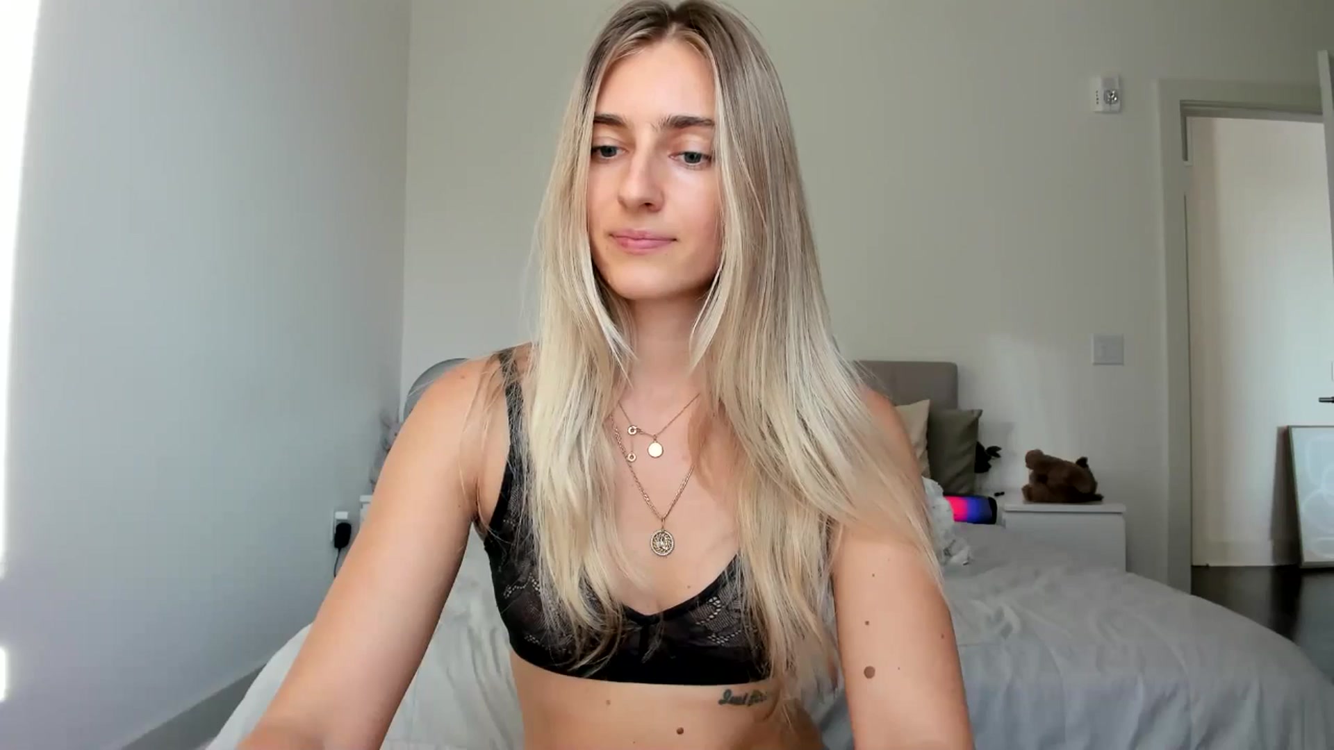 Gallery image thumbnail from Vodka_Queen's myfreecams stream on, 11/27/2024, 23:58 image 4 of 20