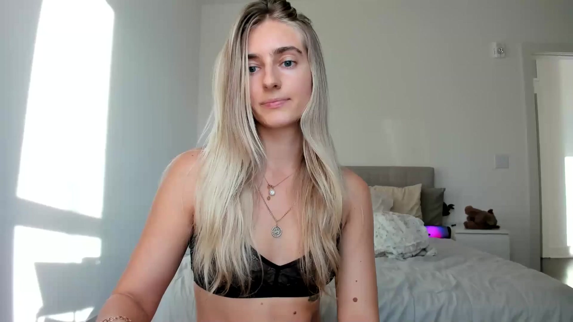 Gallery image thumbnail from Vodka_Queen's myfreecams stream on, 11/27/2024, 23:58 image 16 of 20