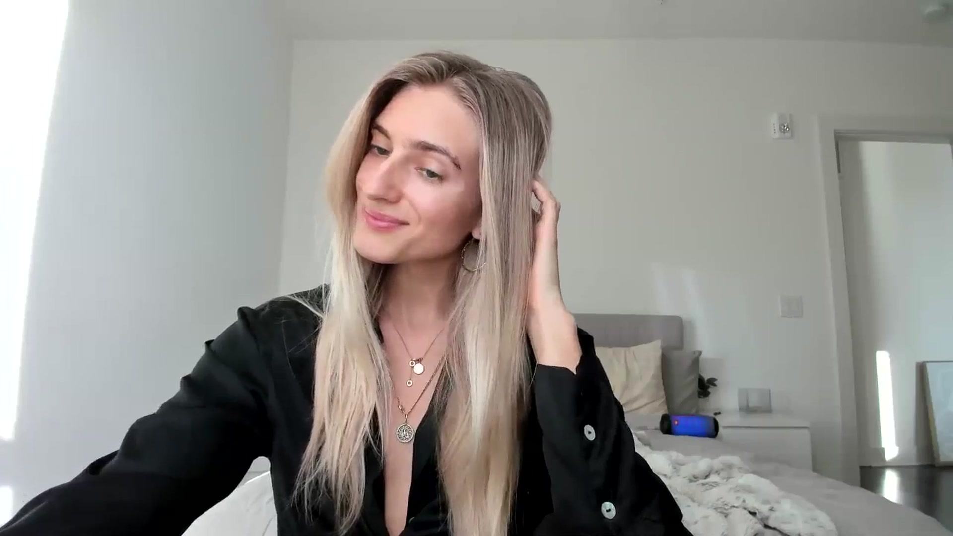 Gallery image thumbnail from Vodka_Queen's myfreecams stream on, 12/02/2024, 24:03 image 7 of 20
