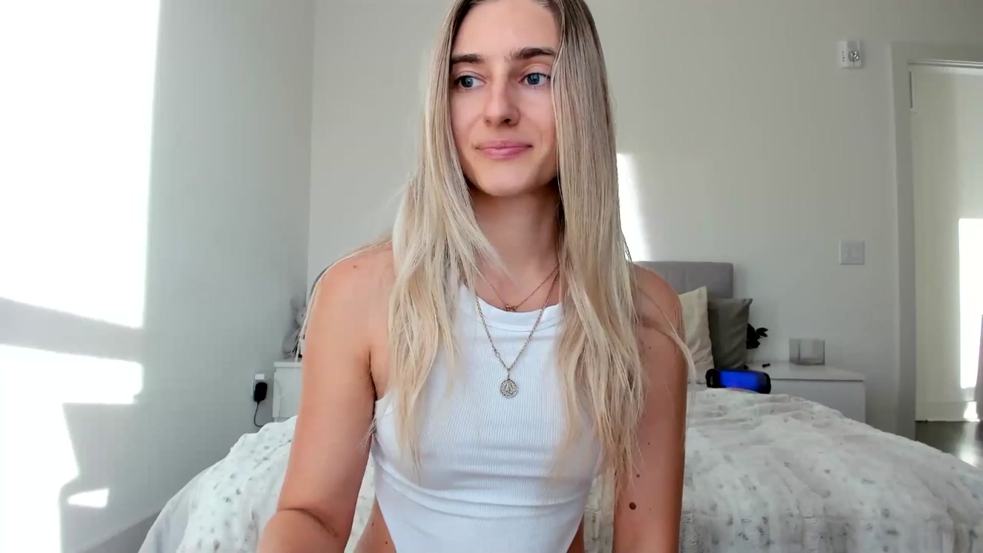 Gallery image thumbnail from Vodka_Queen's myfreecams stream on, 12/03/2024, 24:13 image 17 of 20