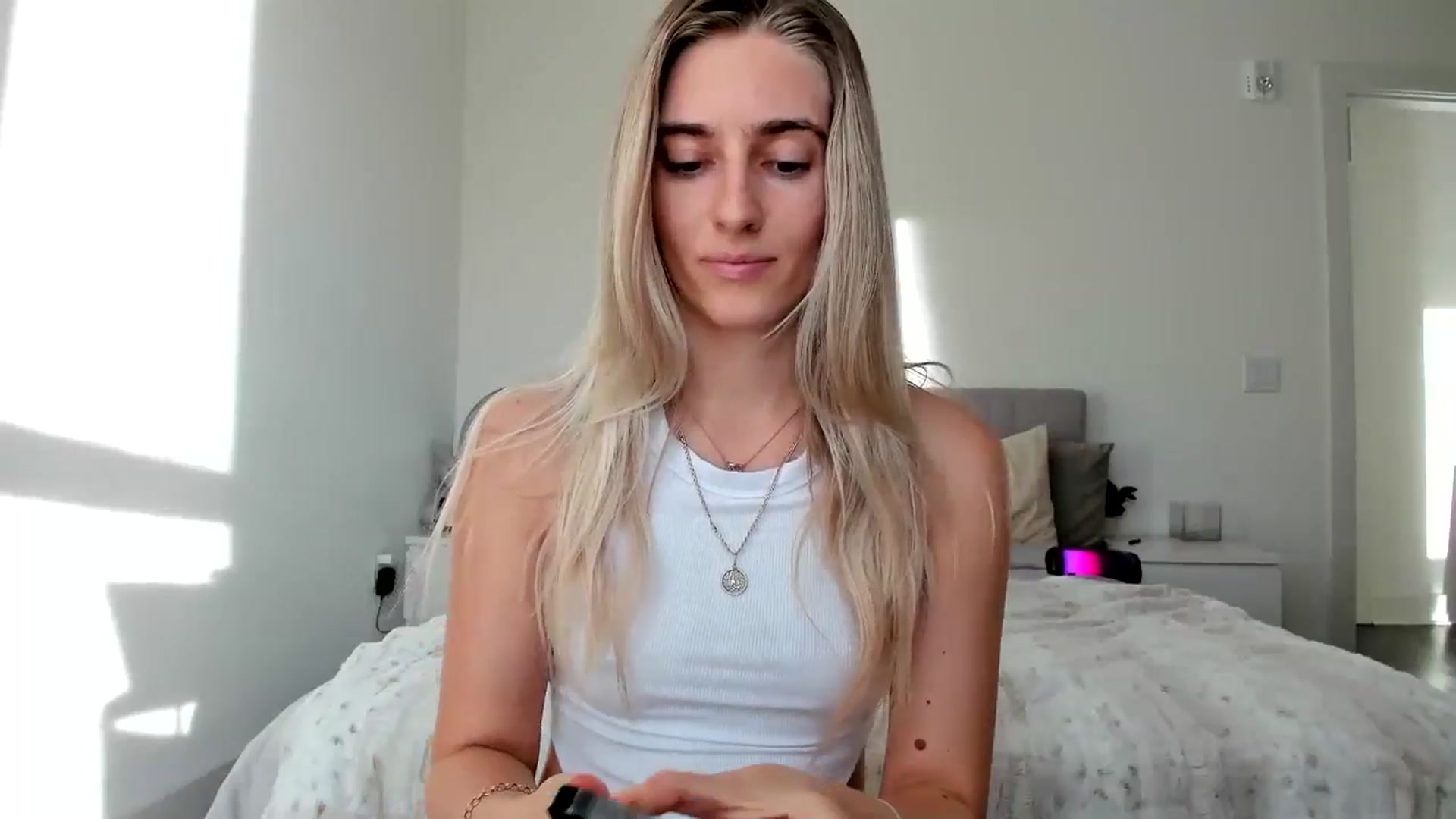 Gallery image thumbnail from Vodka_Queen's myfreecams stream on, 12/03/2024, 24:13 image 18 of 20