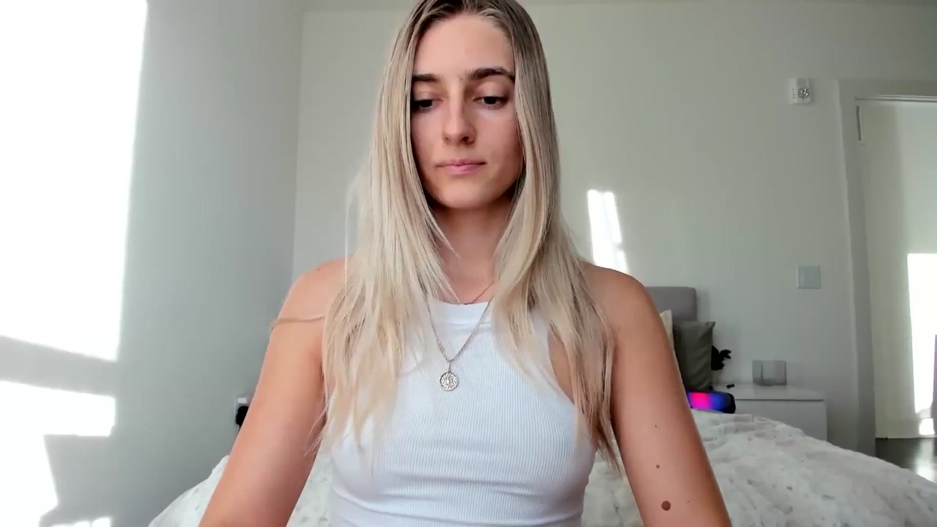 Gallery image thumbnail from Vodka_Queen's myfreecams stream on, 12/03/2024, 24:13 image 16 of 20