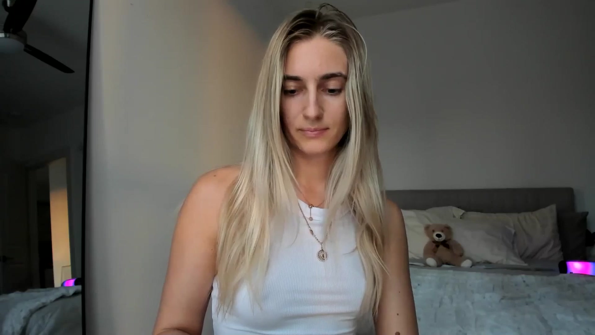 Gallery image thumbnail from Vodka_Queen's myfreecams stream on, 12/03/2024, 24:47 image 14 of 20