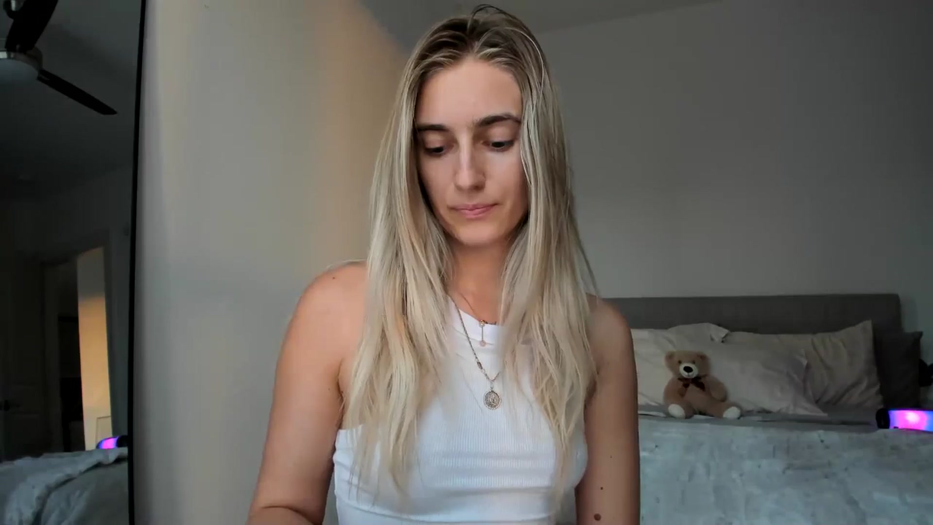 Gallery image thumbnail from Vodka_Queen's myfreecams stream on, 12/03/2024, 24:47 image 13 of 20