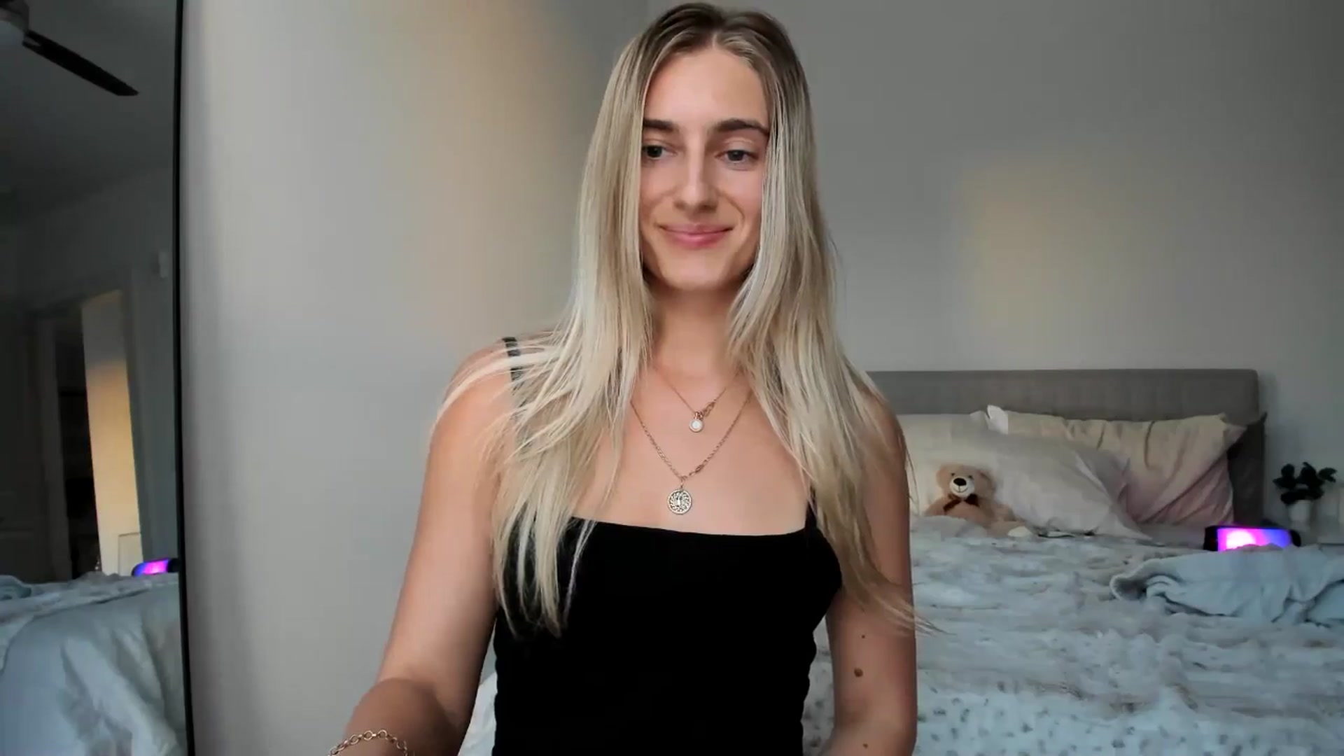Gallery image thumbnail from Vodka_Queen's myfreecams stream on, 12/16/2024, 01:38 image 10 of 20