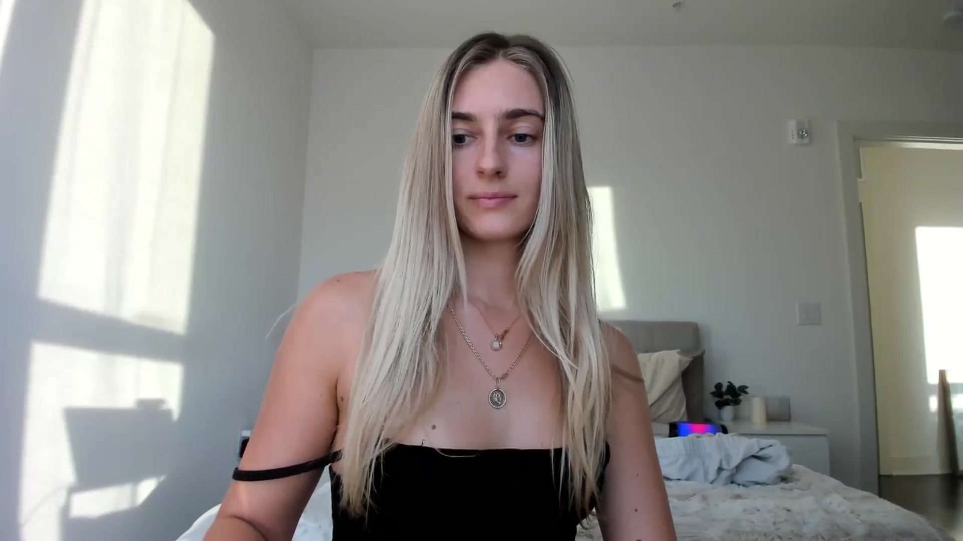 Gallery image thumbnail from Vodka_Queen's myfreecams stream on, 12/16/2024, 01:38 image 6 of 20